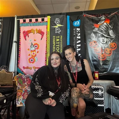 SPARK-Minősített művész kiemelkedő kitüntetéseket szerzett a CPA Tattoo Expón...